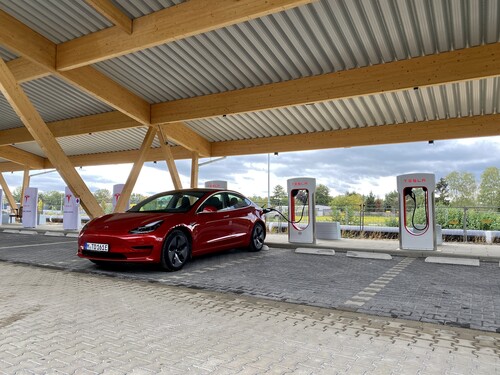Tesla-Charger in Hilden.
