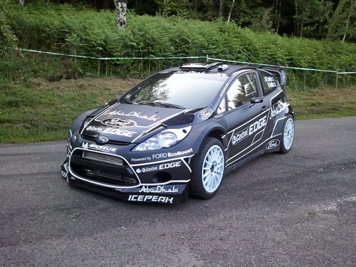 Testfahrzeug: Ford Fiesta RS WRC in Schwarz.