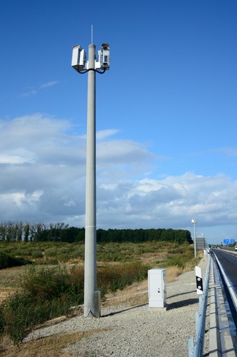 Testfeld Niedersachsen: Über 71 Masten sowie Messstationen sammeln die Verkehrsforscher des DLR an der A 39 Daten in Echtzeit.
