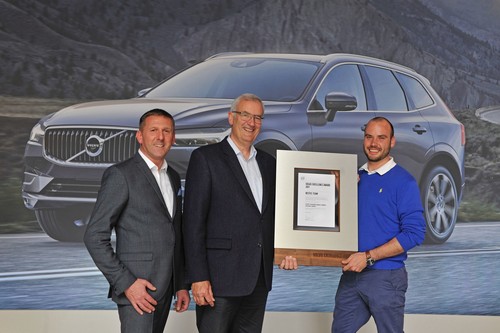 Thomas Bauch (Geschäftsführer Volvo Car Germany), Johann Popp senior (Geschäftsführer Popp Fahrzeugbau GmbH) und Christian Jaekel (Niederlassungsleiter der beiden Volvo Autohäuser in Nohra und Gera) bei der Verleihung des Volvo Excellence Award 2017. Von links.