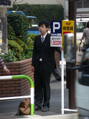 Tokio 2009: Juniormamager Marketing für eine Parkgarage.
