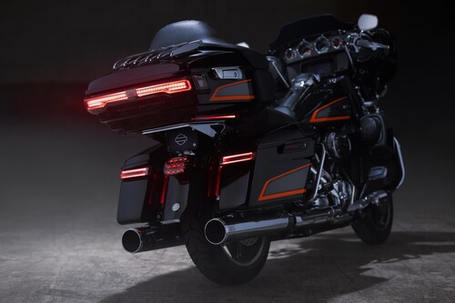 Touringmodell von Harley-Davidson im „Apex Factory Custom Paint“-Design.

