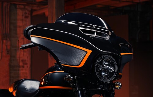 Touringmodell von Harley-Davidson im neuen „Apex Factory Custom Paint“-Design.

