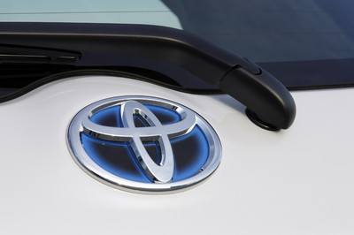Toyota Auris Hybrid: Blau ist die Farbe, die Toyotas Hybrid-Fahrzeuge  (Hybrid Synergy Drive) kennzeichnet.