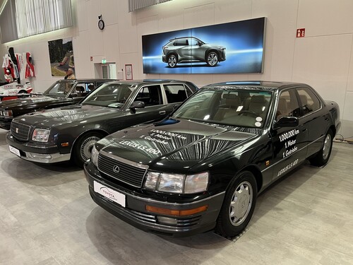 Toyota Collection: Dieser Lexus LS 400 von 1993 legte mit dem ersten Motor und dem ersten Getriebe eine Million Kilometer zurück.