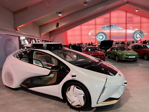 Toyota Collection: Konzeptfahrzeug Toyota LQ für autonomes Fahren.