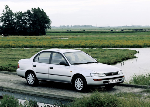 Toyota Corolla (1991–1995).