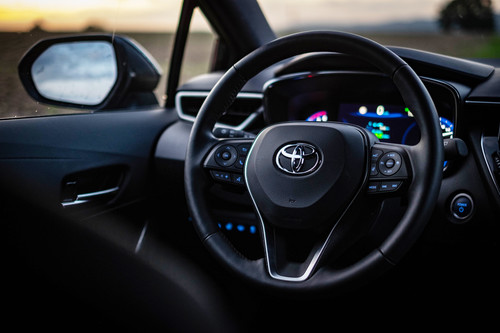Toyota Corolla 2.0 Hybrid. 