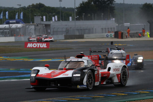 Toyota Gazoo Racing feiert Sieg in Le Mans.