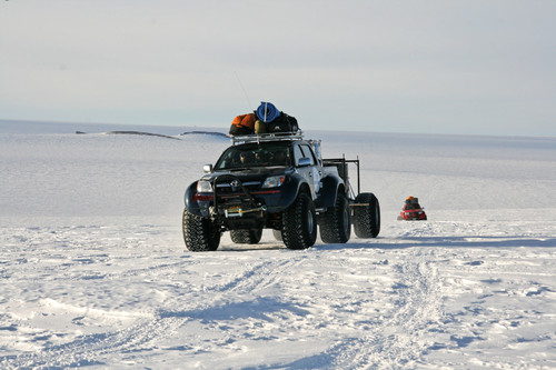 Toyota Hilux in der Antarktis.