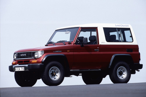 Toyota Land Cruiser 70 J7 (1993).