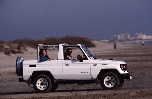 Toyota Land Cruiser J7 (1985).