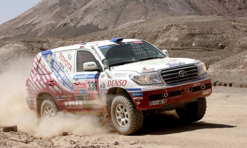 Toyota Land Cruiser V8 Dakar.