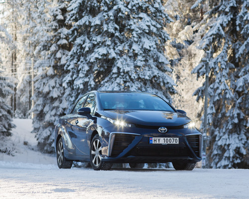 Toyota Mirai im nordischen Winter.