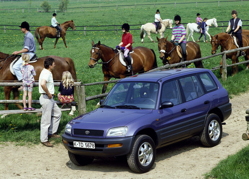 Toyota RAV4 (1995).