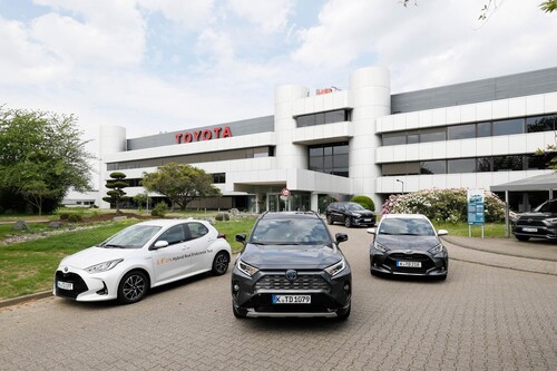 Toyota unterstützt den Verbrauchstest des Instituts für Automobilwirtschaft mit jeweils zwei verschiedenen Versionen des Yaris und des RAV4.