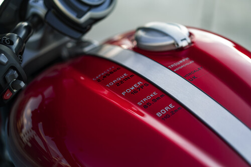 Triumph Rocket 3, Sondermodell „221 Special Edition“.