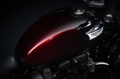 Triumph Speedmaster „Red Stealth Edition“.
