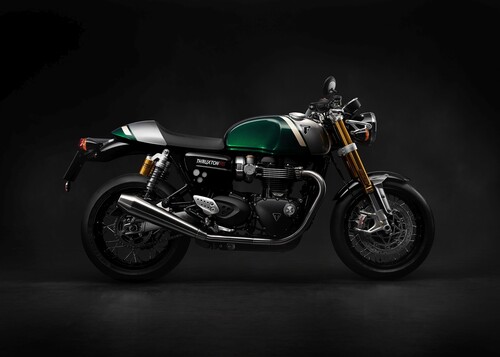 Triumph Thruxton RS in Competition Green / Silver Ice.