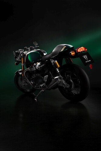 Triumph Thruxton RS in Competition Green / Silver Ice.