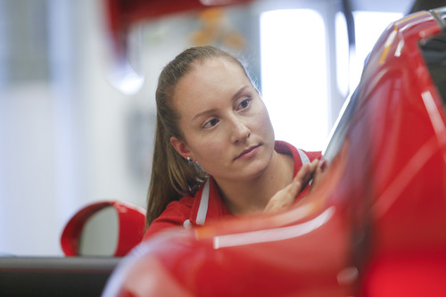 Über den Girls‘ Day kam sie zu Porsche: Laura Küblböck.