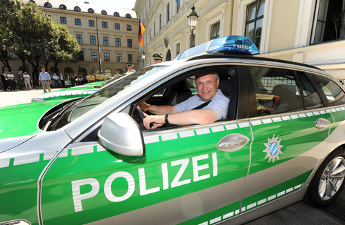 Übergabe von zehn neuen BMW 5er Touring als Streifenwagen für die Bayerische Polizei, Bayerisches Staatsministerium des Innern: Innenminister Joachim Herrmann.