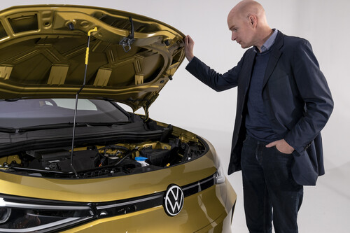 Unser Autor Jens Meiners wirft einen Blick unter die Haube des VW ID 4.