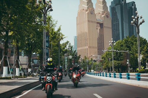 Unter dem Motto „#WeRideAsOne“ trafen sich Ducati-Fahrer in über 40 Ländern weltweit (hier in Chongqing in China).