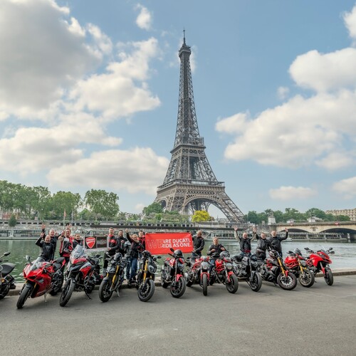 Unter dem Motto „#WeRideAsOne“ trafen sich Ducati-Fahrer in über 40 Ländern weltweit (hier in Paris).