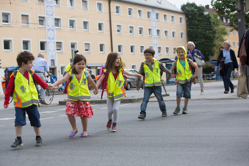 Verkehrsteilnehmer ohne Knautschzonen: die Kinder.
