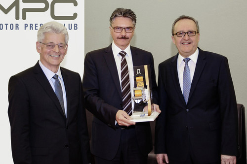 Verleihung „Goldener Gurt 2017“ (von links): Stellverttretender MPC-Vorsitzender Norbert Giesen, Preisträger Prof. Dr.-Ing. Rodolfo Schöneburg und MPC-Vorsitzender Ulrich Nies.