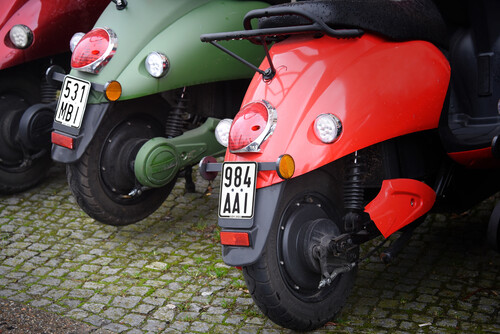 Versicherungskennzeichen für kleinere Krafträder, Trikes und Quads sowie S-Pedelecs. 