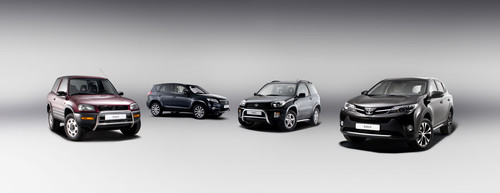 Vier Generationen Toyota RAV4.
