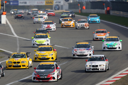 VLN-Langstreckenmeisterschaft Nürburgring mit Opel-Astra-OPC-Cup.