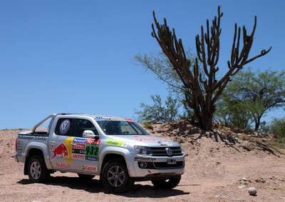 Volkswagen Amarok als Begleitfahrzeug bei der Rallye Dakar 2010.