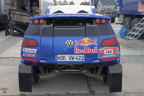 Volkswagen bereitet sich in St. Petersburg auf den Start der Silk-Way-Rallye vor.