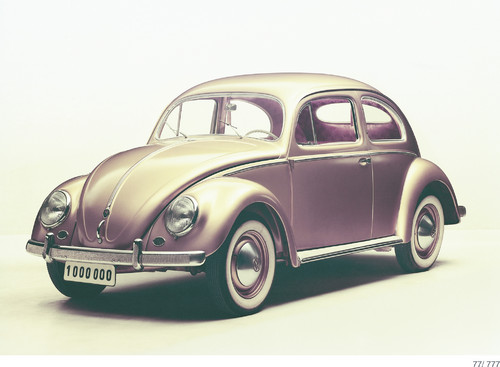 Volkswagen-Branding &quot;Wolfsburg&quot; auf einmillionstem Käfer.