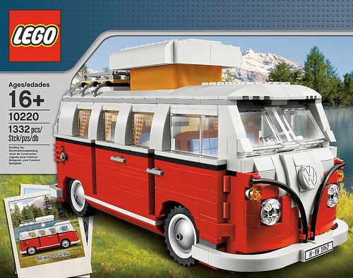 Volkswagen Bulli T1 aus Lego.