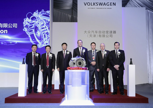 Volkswagen eröffnet Komponentenwerk in China.

