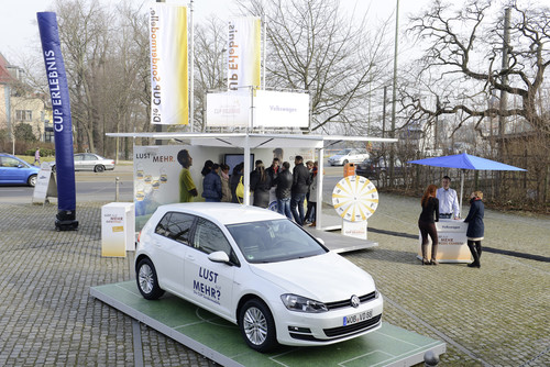 Volkswagen-Händler starten eine Roadshow für die Cup-Sondermodelle.