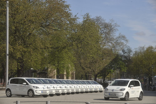Volkswagen hat 13 E-Laod-Up an den Verein Kommunen in der Metropolregion Hannover-Braunschweig-Göttingen-Wolfsburg übergeben.