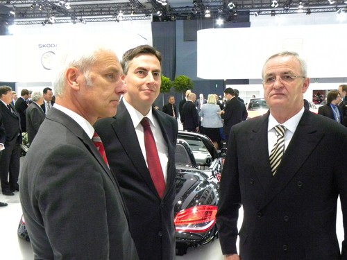 Volkswagen-Hauptversammlung 2011: Großaktionär Ministerpräsident David McAllister (Mitte) zwischen Martin Winterkorn und Porsche-Chef Matthias Müller.