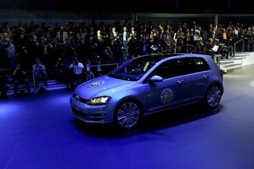 Volkswagen-Konzernabend Genf 2013: Volkswagen Golf als &quot;Car of the year 2013&quot;.