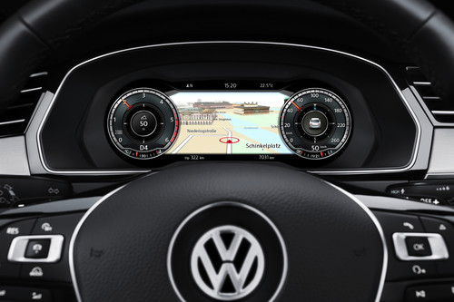 Volkswagen Passat mit digitalem Cockpit.