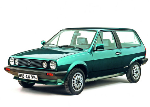Volkswagen Polo. Bei seiner Präsentation 1981 erregte der Polo II mit seiner Steilheckkarosserie große Aufmerksamkeit.