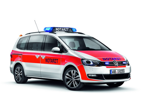 Volkswagen präsentiert auf „RETTmobil 2012“ den Sharan als Notarzt-Einsatzfahrzeug.