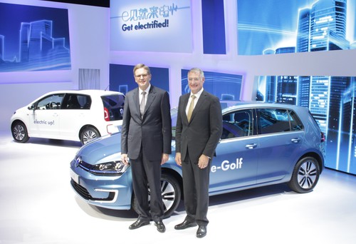 Volkswagen präsentiert E-Strategie in Shanghai: Heinz-Jakob Neußer (rechts9 und Jochem Heizmann.
