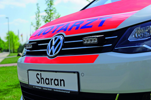 Volkswagen Sharan als Notarzteinsatzfahrzeug.