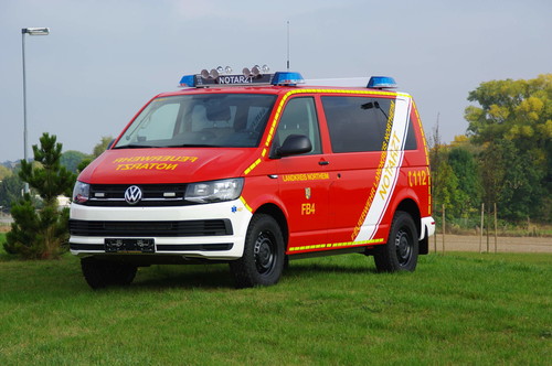 Volkswagen Transporter als Notarzt-Einsatzfahrzeug.