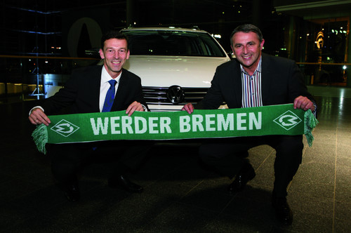 Volkswagen und Werder Bremen verlängern Partnerschaft bis 2013: Werner Eichhorn (Volkswagen AG) und Klaus Allofs (SV Werder Bremen)(v.l.).